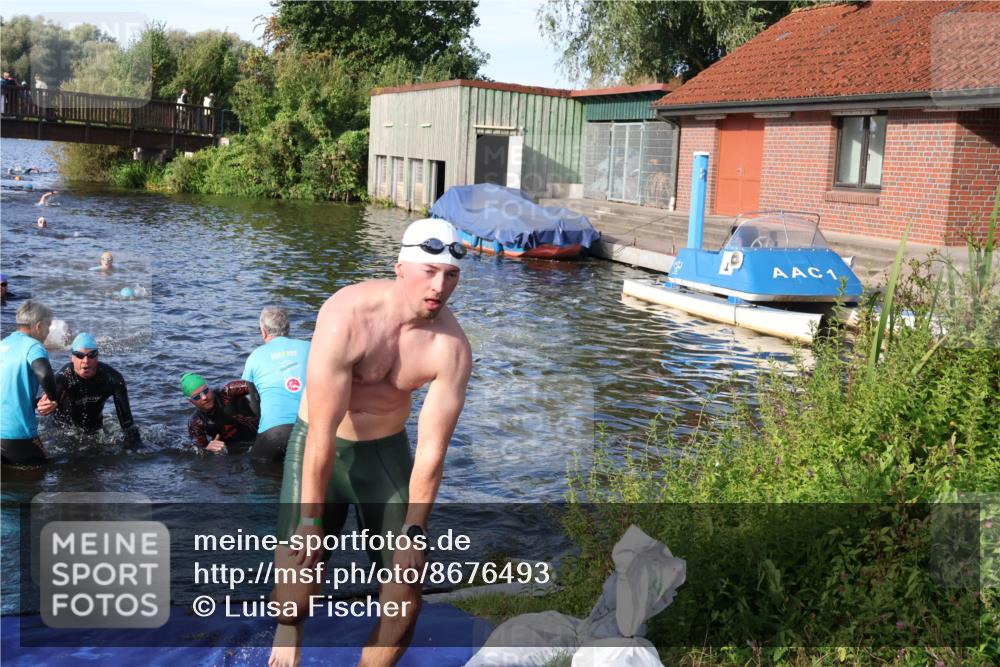 31.08.2025 - Elbe Triathlon Hamburg Luisa Fischer http://msf.ph/oto/8676493 31.08.2025 09:08:40 Schwimmen 399, 633, 636 meine-sportfotos.de