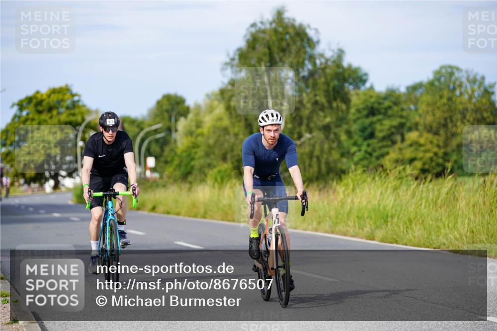 31.08.2025 - Elbe Triathlon Hamburg Michael Burmester http://msf.ph/oto/8676507 31.08.2025 10:24:15 Radfahren 975, 997, 1018, 1047, 1076 meine-sportfotos.de