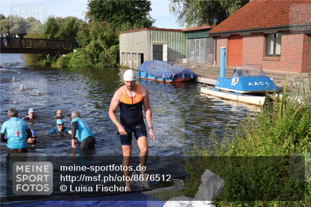 31.08.2025 - Elbe Triathlon Hamburg Luisa Fischer http://msf.ph/oto/8676512 31.08.2025 09:08:53 Schwimmen 422, 497, 521, 925 meine-sportfotos.de