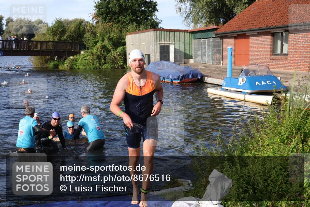 31.08.2025 - Elbe Triathlon Hamburg Luisa Fischer http://msf.ph/oto/8676516 31.08.2025 09:08:54 Schwimmen 422, 497, 521, 925 meine-sportfotos.de