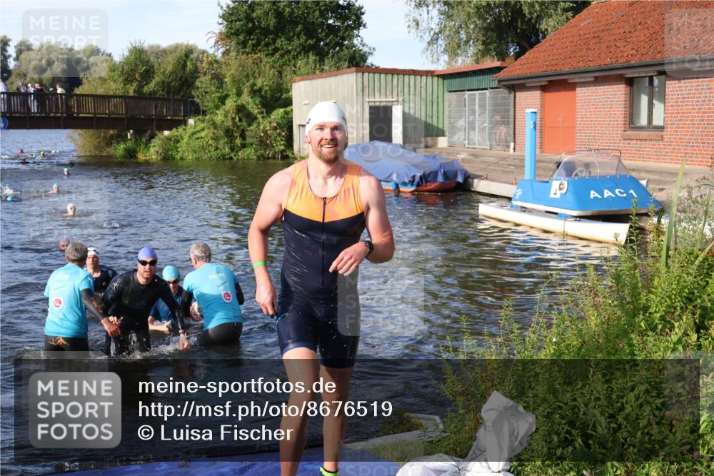 31.08.2025 - Elbe Triathlon Hamburg Luisa Fischer http://msf.ph/oto/8676519 31.08.2025 09:08:54 Schwimmen 422, 497, 521, 925 meine-sportfotos.de