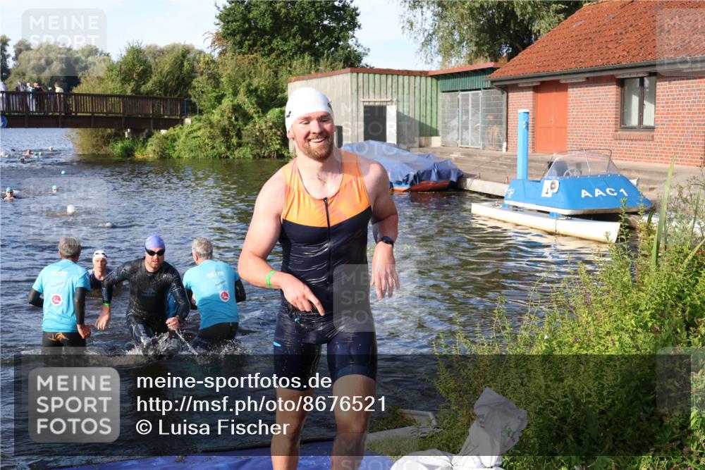 31.08.2025 - Elbe Triathlon Hamburg Luisa Fischer http://msf.ph/oto/8676521 31.08.2025 09:08:54 Schwimmen 422, 497, 521, 925 meine-sportfotos.de