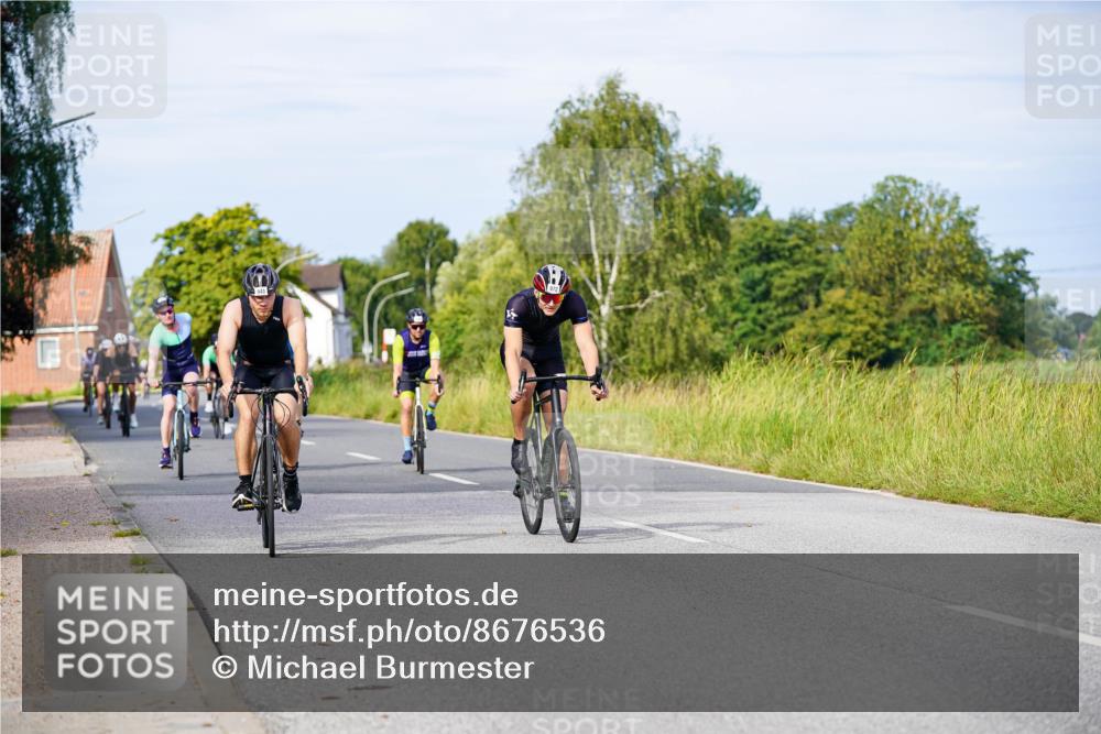 31.08.2025 - Elbe Triathlon Hamburg Michael Burmester http://msf.ph/oto/8676536 31.08.2025 10:24:23 Radfahren 703, 847, 943, 972, 1028, 1047, 1074, 1083, 1099 meine-sportfotos.de
