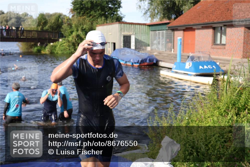 31.08.2025 - Elbe Triathlon Hamburg Luisa Fischer http://msf.ph/oto/8676550 31.08.2025 09:09:01 Schwimmen 418, 472, 497, 521, 925 meine-sportfotos.de