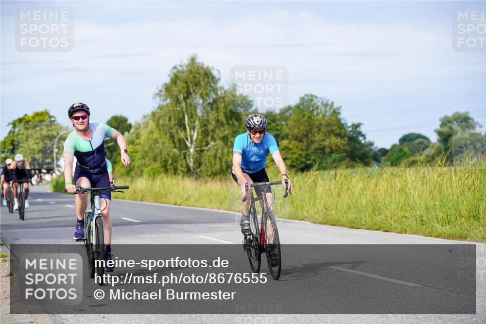 31.08.2025 - Elbe Triathlon Hamburg Michael Burmester http://msf.ph/oto/8676555 31.08.2025 10:24:26 Radfahren 703, 847, 943, 970, 972, 1028, 1074, 1083, 1099 meine-sportfotos.de