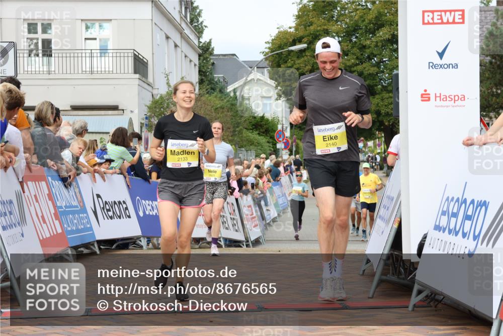 31.08.2025 - 21. Blankeneser Heldenlauf Strokosch-Dieckow http://msf.ph/oto/8676565 31.08.2025 10:28:15 Ziel 2348, 2140, 2133, 2625, 2088 meine-sportfotos.de