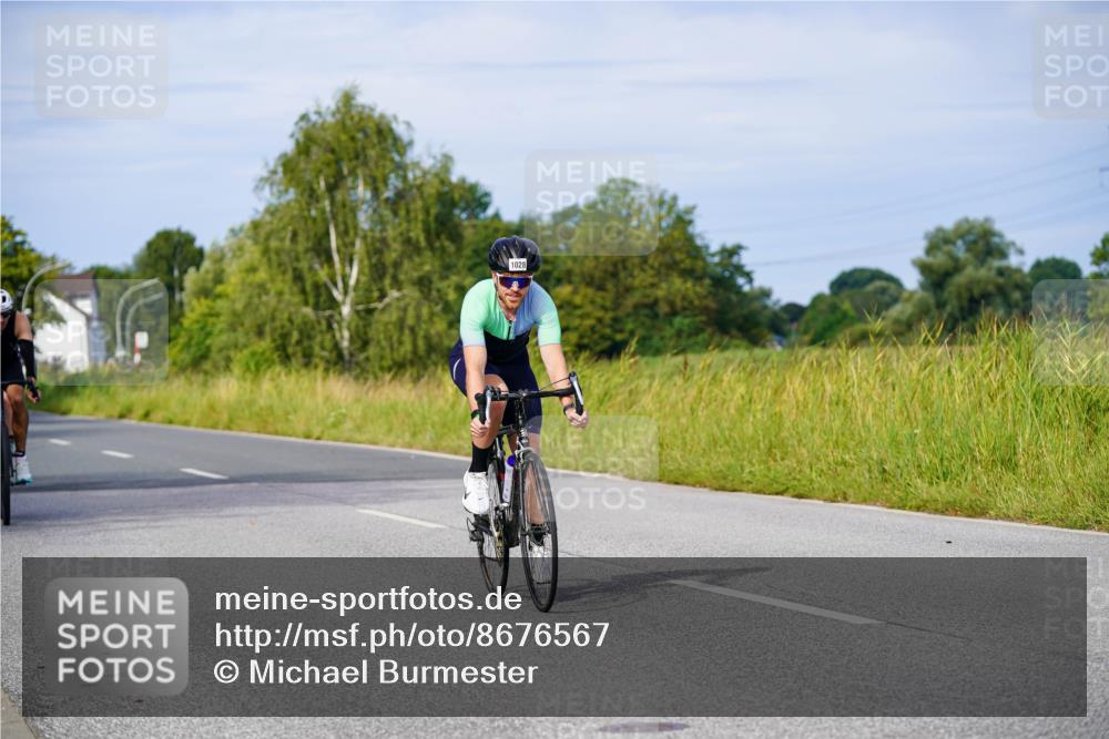 31.08.2025 - Elbe Triathlon Hamburg Michael Burmester http://msf.ph/oto/8676567 31.08.2025 10:24:27 Radfahren 703, 847, 943, 970, 972, 1028, 1074, 1083, 1099 meine-sportfotos.de
