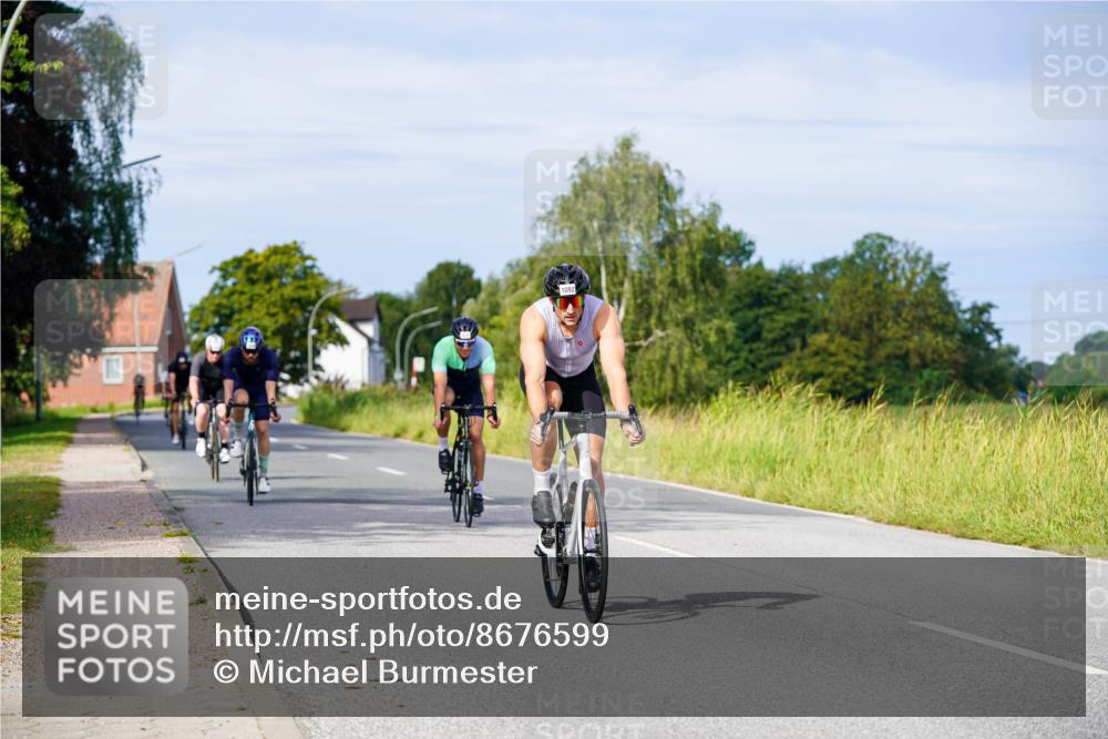 31.08.2025 - Elbe Triathlon Hamburg Michael Burmester http://msf.ph/oto/8676599 31.08.2025 10:24:38 Radfahren 594, 910, 979, 994, 1075, 1080, 1092 meine-sportfotos.de