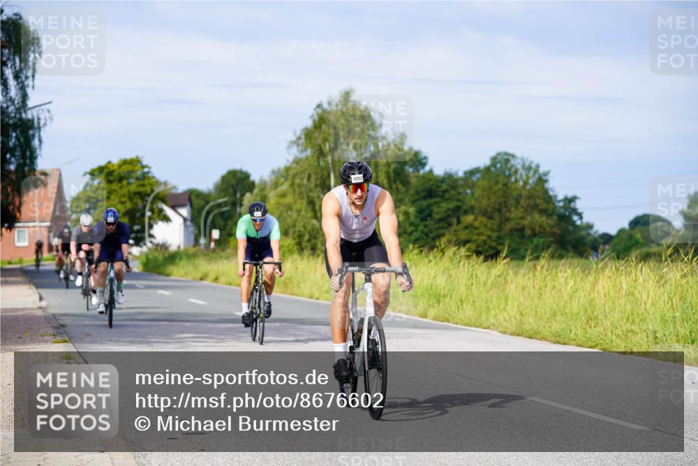 31.08.2025 - Elbe Triathlon Hamburg Michael Burmester http://msf.ph/oto/8676602 31.08.2025 10:24:38 Radfahren 594, 910, 979, 994, 1075, 1080, 1092 meine-sportfotos.de
