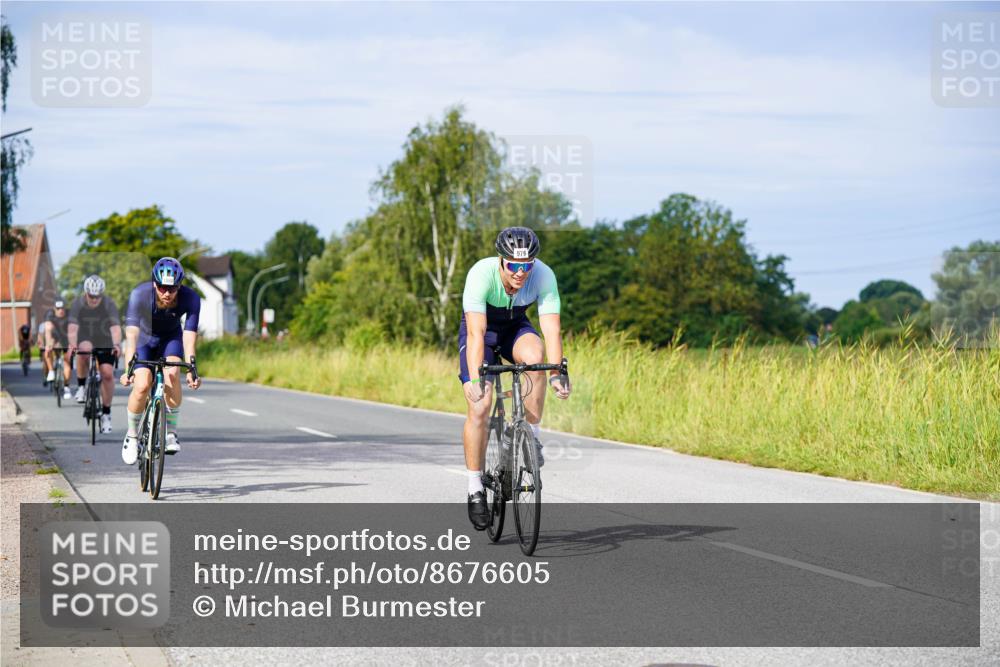 31.08.2025 - Elbe Triathlon Hamburg Michael Burmester http://msf.ph/oto/8676605 31.08.2025 10:24:39 Radfahren 594, 863, 910, 979, 994, 1075, 1080, 1092 meine-sportfotos.de