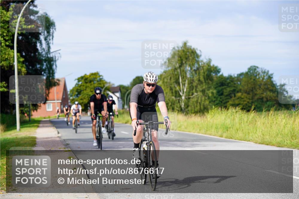 31.08.2025 - Elbe Triathlon Hamburg Michael Burmester http://msf.ph/oto/8676617 31.08.2025 10:24:42 Radfahren 594, 677, 863, 979, 994, 1075, 1080, 1092 meine-sportfotos.de