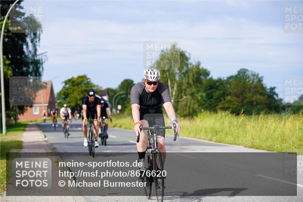 31.08.2025 - Elbe Triathlon Hamburg Michael Burmester http://msf.ph/oto/8676620 31.08.2025 10:24:42 Radfahren 594, 677, 863, 979, 994, 1075, 1080, 1092 meine-sportfotos.de