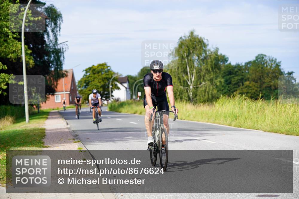31.08.2025 - Elbe Triathlon Hamburg Michael Burmester http://msf.ph/oto/8676624 31.08.2025 10:24:43 Radfahren 594, 677, 863, 979, 994, 1075, 1080 meine-sportfotos.de