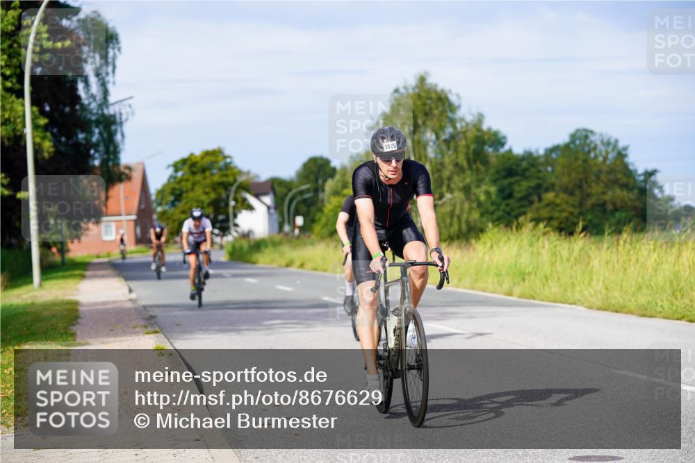 31.08.2025 - Elbe Triathlon Hamburg Michael Burmester http://msf.ph/oto/8676629 31.08.2025 10:24:43 Radfahren 594, 677, 863, 979, 994, 1075, 1080 meine-sportfotos.de