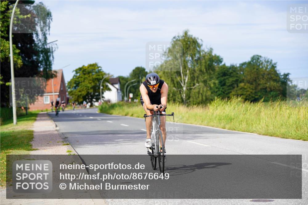 31.08.2025 - Elbe Triathlon Hamburg Michael Burmester http://msf.ph/oto/8676649 31.08.2025 10:24:47 Radfahren 677, 863, 994 meine-sportfotos.de