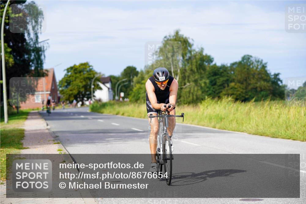 31.08.2025 - Elbe Triathlon Hamburg Michael Burmester http://msf.ph/oto/8676654 31.08.2025 10:24:48 Radfahren 677, 863 meine-sportfotos.de