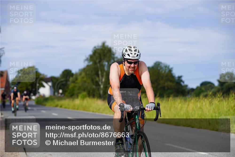 31.08.2025 - Elbe Triathlon Hamburg Michael Burmester http://msf.ph/oto/8676663 31.08.2025 10:24:56 Radfahren 693, 937, 964, 1062 meine-sportfotos.de