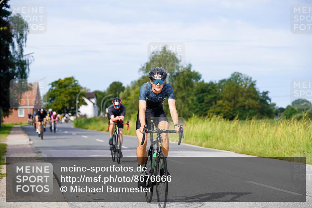 31.08.2025 - Elbe Triathlon Hamburg Michael Burmester http://msf.ph/oto/8676666 31.08.2025 10:24:59 Radfahren 446, 662, 693, 893, 937, 964, 1062 meine-sportfotos.de