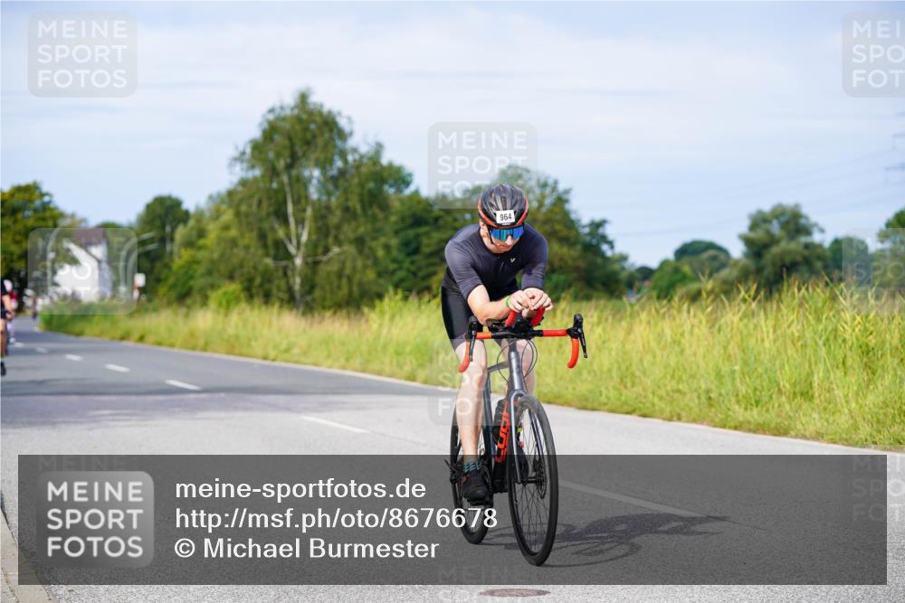 31.08.2025 - Elbe Triathlon Hamburg Michael Burmester http://msf.ph/oto/8676678 31.08.2025 10:25:00 Radfahren 446, 662, 893, 937, 964, 1062 meine-sportfotos.de