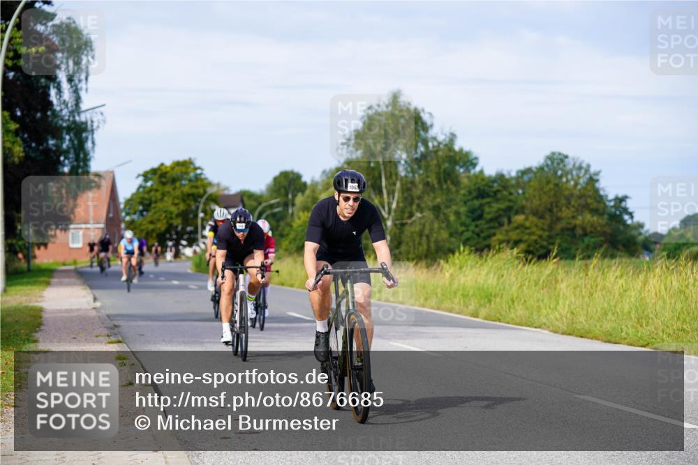 31.08.2025 - Elbe Triathlon Hamburg Michael Burmester http://msf.ph/oto/8676685 31.08.2025 10:25:03 Radfahren 446, 662, 782, 893, 929, 964, 1062 meine-sportfotos.de