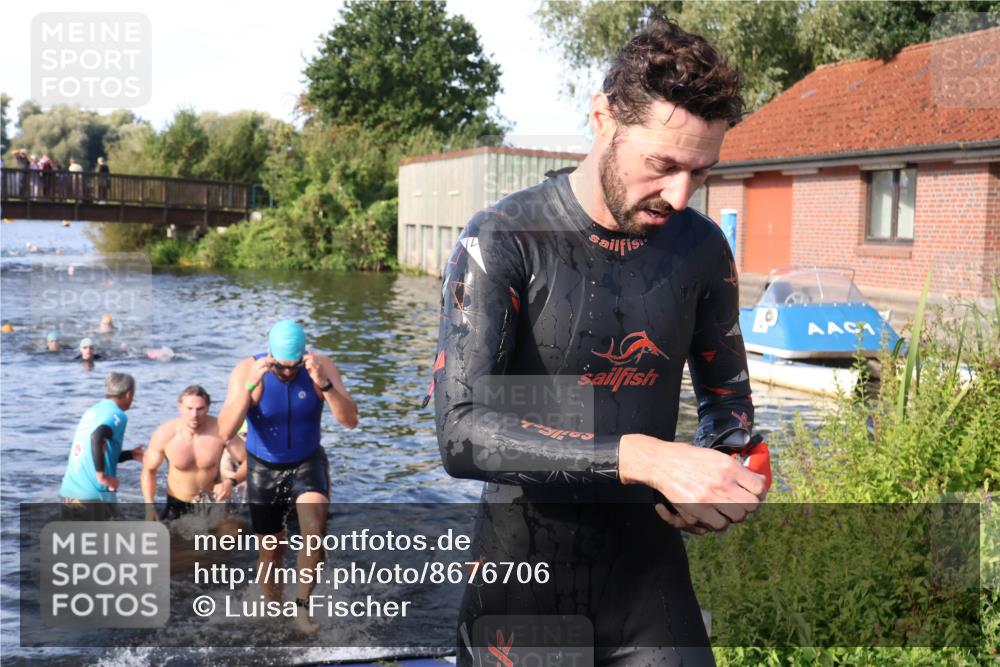 31.08.2025 - Elbe Triathlon Hamburg Luisa Fischer http://msf.ph/oto/8676706 31.08.2025 09:10:13 Schwimmen 432, 473, 478, 658 meine-sportfotos.de