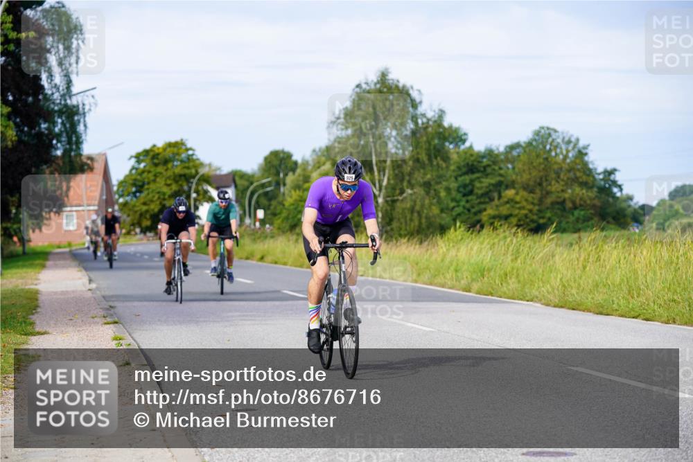 31.08.2025 - Elbe Triathlon Hamburg Michael Burmester http://msf.ph/oto/8676716 31.08.2025 10:25:10 Radfahren 782, 929, 955, 958, 1003, 1039, 1094, 1096 meine-sportfotos.de