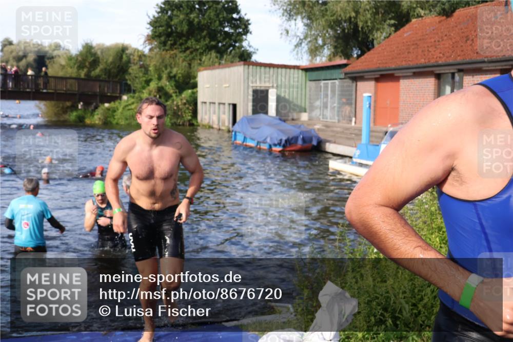 31.08.2025 - Elbe Triathlon Hamburg Luisa Fischer http://msf.ph/oto/8676720 31.08.2025 09:10:16 Schwimmen 432, 473, 478, 658 meine-sportfotos.de