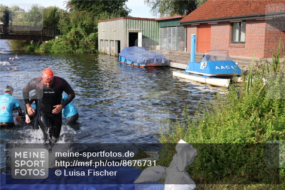 31.08.2025 - Elbe Triathlon Hamburg Luisa Fischer http://msf.ph/oto/8676731 31.08.2025 09:10:31 Schwimmen 454, 499, 603, 655, 834 meine-sportfotos.de