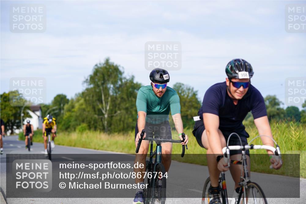 31.08.2025 - Elbe Triathlon Hamburg Michael Burmester http://msf.ph/oto/8676734 31.08.2025 10:25:13 Radfahren 829, 929, 955, 958, 966, 1003, 1039, 1094, 1096 meine-sportfotos.de