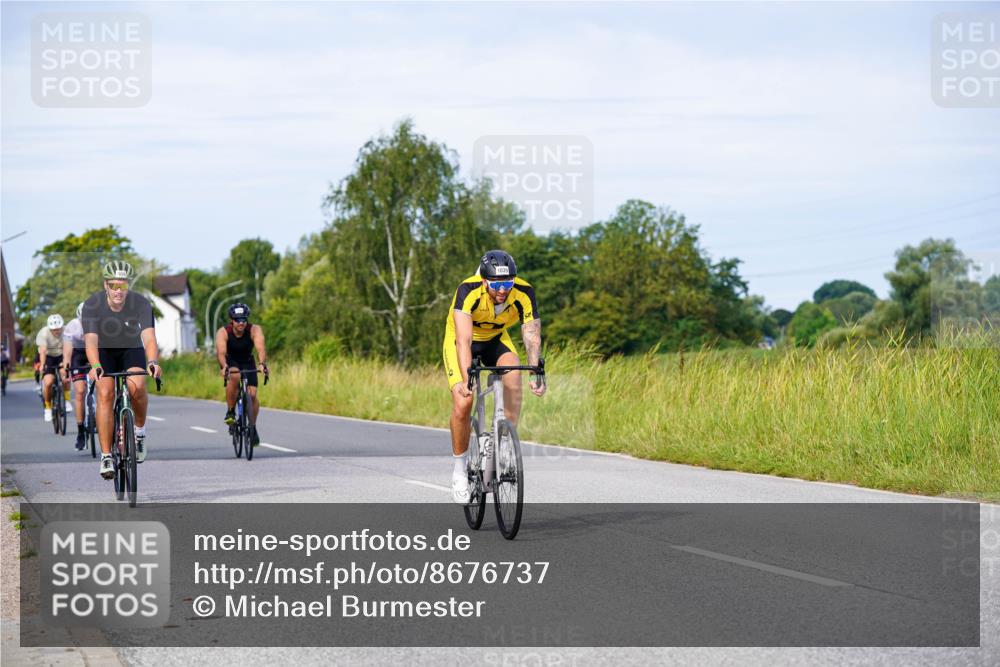 31.08.2025 - Elbe Triathlon Hamburg Michael Burmester http://msf.ph/oto/8676737 31.08.2025 10:25:14 Radfahren 829, 955, 958, 966, 1003, 1039, 1094, 1096 meine-sportfotos.de