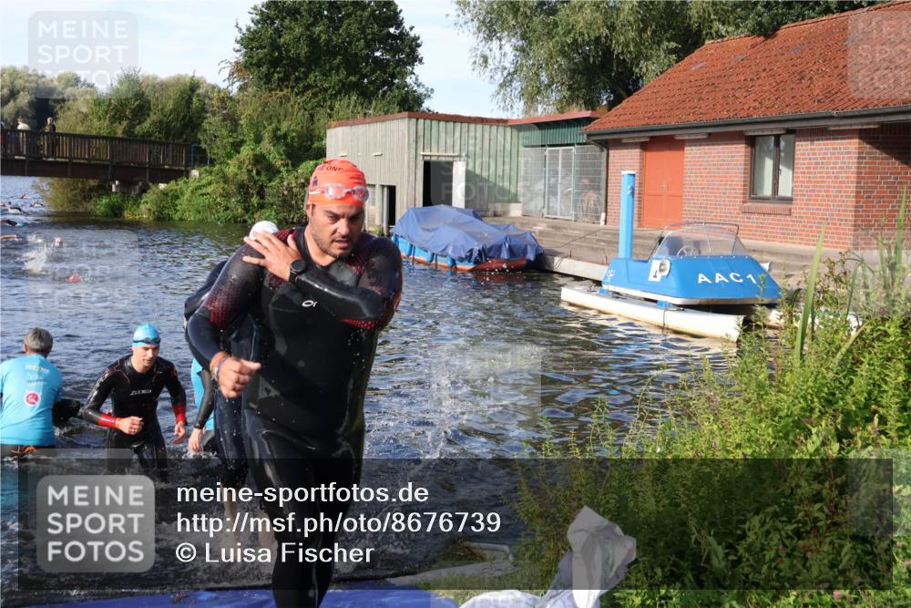 31.08.2025 - Elbe Triathlon Hamburg Luisa Fischer http://msf.ph/oto/8676739 31.08.2025 09:10:32 Schwimmen 454, 499, 603, 655, 834 meine-sportfotos.de