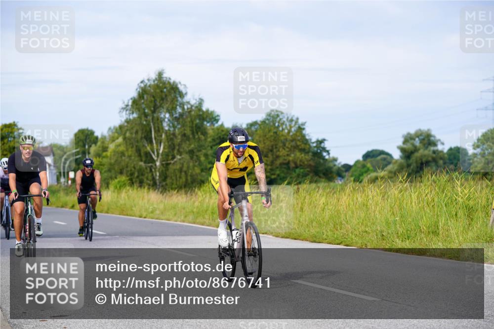 31.08.2025 - Elbe Triathlon Hamburg Michael Burmester http://msf.ph/oto/8676741 31.08.2025 10:25:15 Radfahren 829, 955, 958, 966, 1003, 1039, 1094, 1096 meine-sportfotos.de