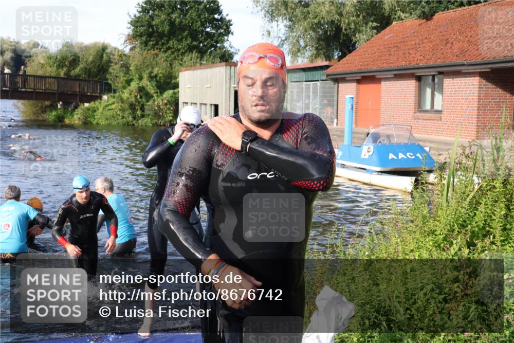 31.08.2025 - Elbe Triathlon Hamburg Luisa Fischer http://msf.ph/oto/8676742 31.08.2025 09:10:33 Schwimmen 454, 499, 603, 655, 834 meine-sportfotos.de