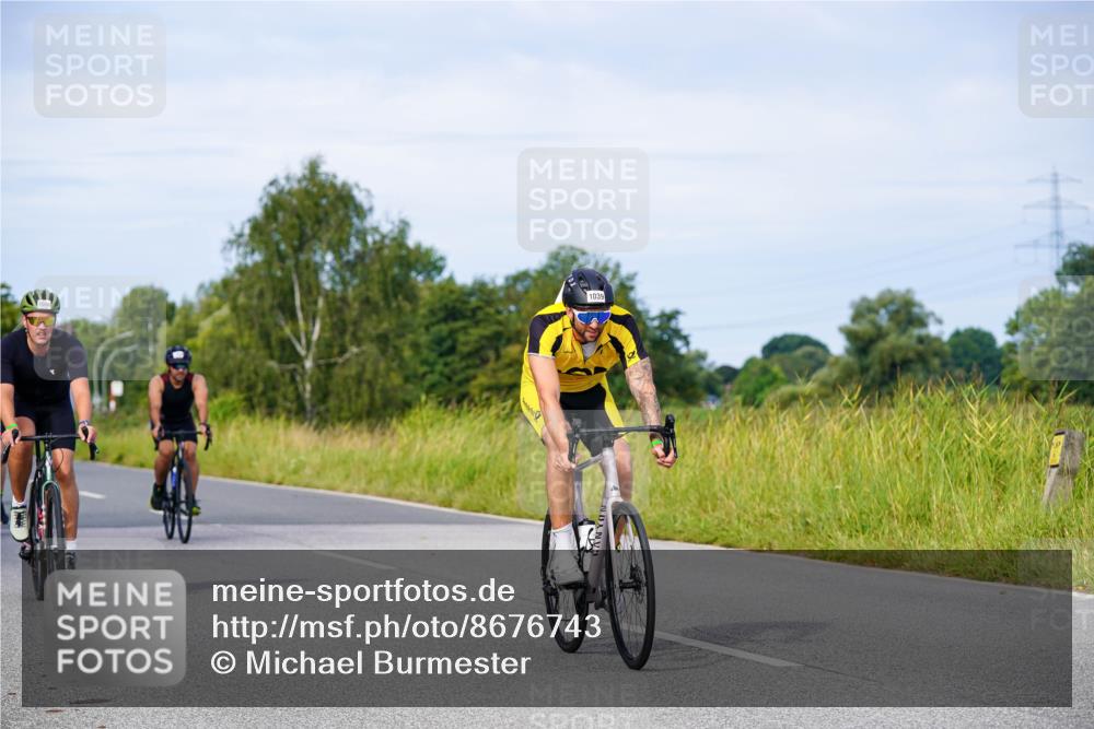 31.08.2025 - Elbe Triathlon Hamburg Michael Burmester http://msf.ph/oto/8676743 31.08.2025 10:25:15 Radfahren 829, 955, 958, 966, 1003, 1039, 1094, 1096 meine-sportfotos.de