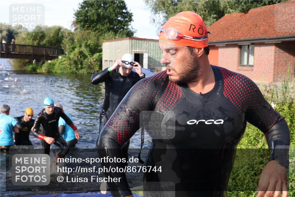 31.08.2025 - Elbe Triathlon Hamburg Luisa Fischer http://msf.ph/oto/8676744 31.08.2025 09:10:33 Schwimmen 454, 499, 603, 655, 834 meine-sportfotos.de