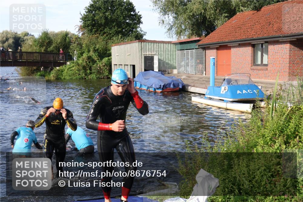 31.08.2025 - Elbe Triathlon Hamburg Luisa Fischer http://msf.ph/oto/8676754 31.08.2025 09:10:35 Schwimmen 454, 499, 603, 655, 834 meine-sportfotos.de