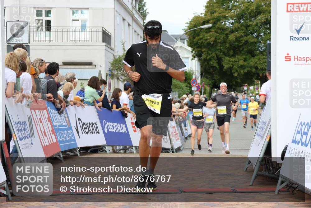 31.08.2025 - 21. Blankeneser Heldenlauf Strokosch-Dieckow http://msf.ph/oto/8676767 31.08.2025 10:28:11 Ziel 2348, 2067, 2140, 2133, 2261 meine-sportfotos.de