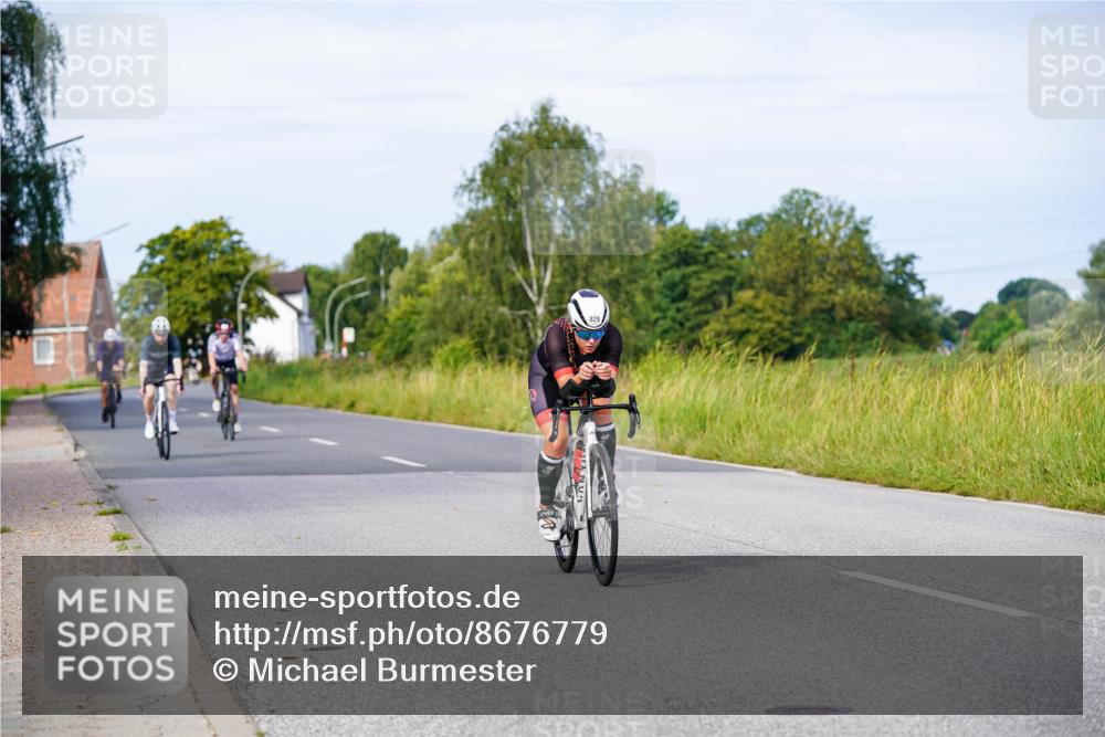 31.08.2025 - Elbe Triathlon Hamburg Michael Burmester http://msf.ph/oto/8676779 31.08.2025 10:25:20 Radfahren 829, 935, 955, 966, 1008, 1021, 1094 meine-sportfotos.de