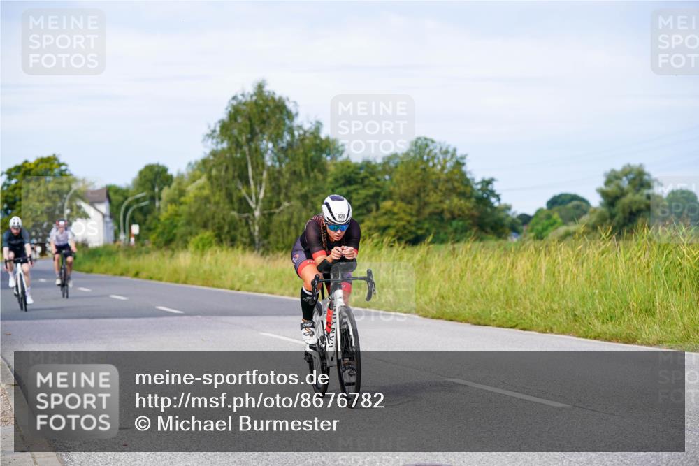 31.08.2025 - Elbe Triathlon Hamburg Michael Burmester http://msf.ph/oto/8676782 31.08.2025 10:25:20 Radfahren 829, 935, 955, 966, 1008, 1021, 1094 meine-sportfotos.de