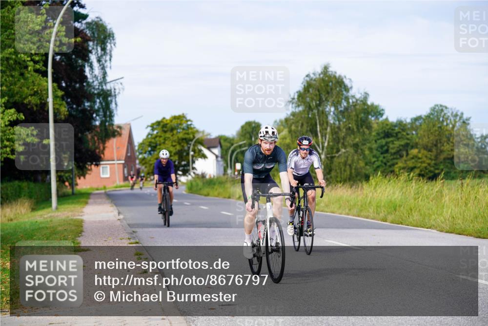 31.08.2025 - Elbe Triathlon Hamburg Michael Burmester http://msf.ph/oto/8676797 31.08.2025 10:25:23 Radfahren 829, 935, 1008, 1021 meine-sportfotos.de
