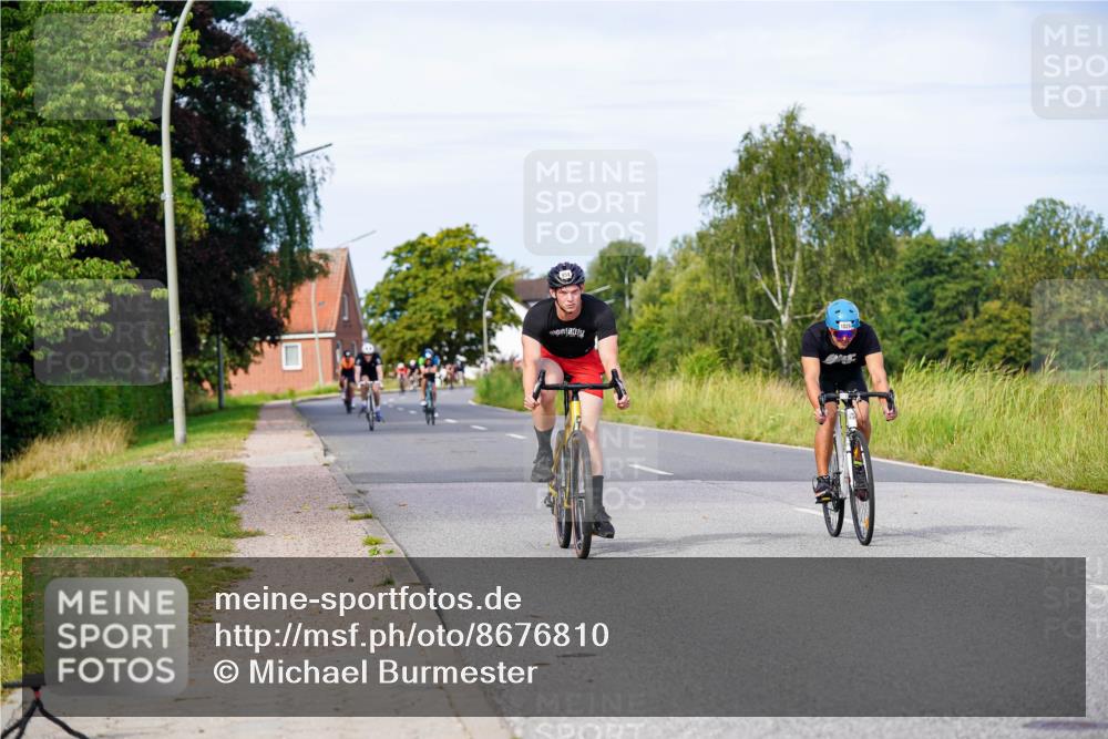 31.08.2025 - Elbe Triathlon Hamburg Michael Burmester http://msf.ph/oto/8676810 31.08.2025 10:25:38 Radfahren 692, 948, 954, 1026 meine-sportfotos.de