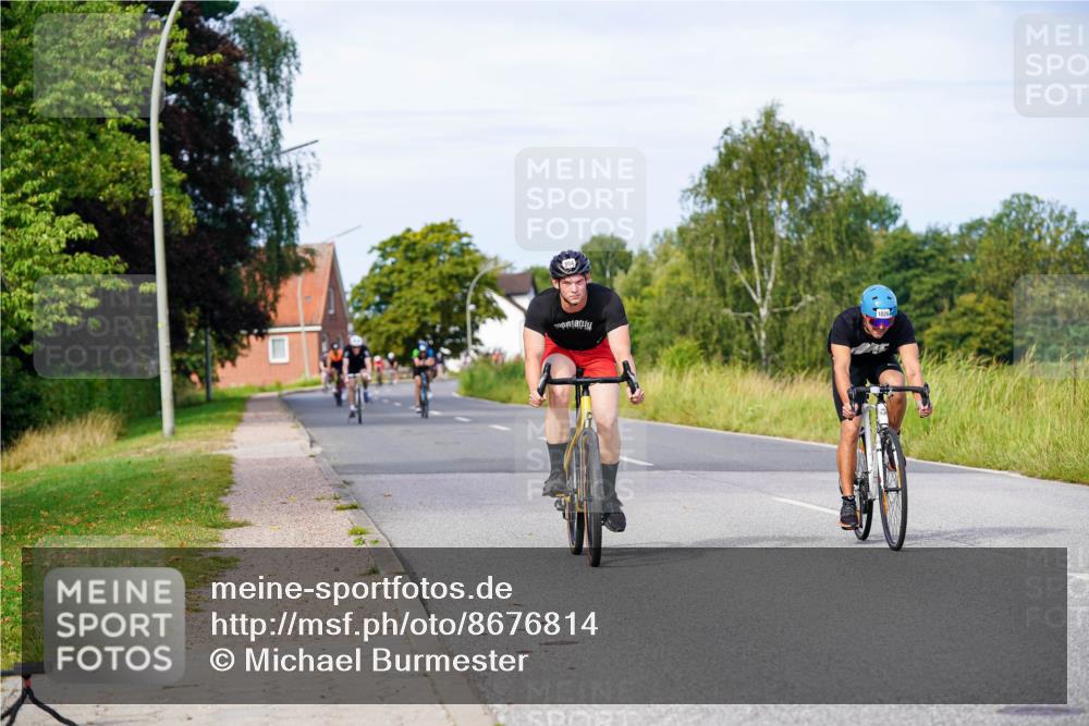 31.08.2025 - Elbe Triathlon Hamburg Michael Burmester http://msf.ph/oto/8676814 31.08.2025 10:25:38 Radfahren 692, 948, 954, 1026 meine-sportfotos.de