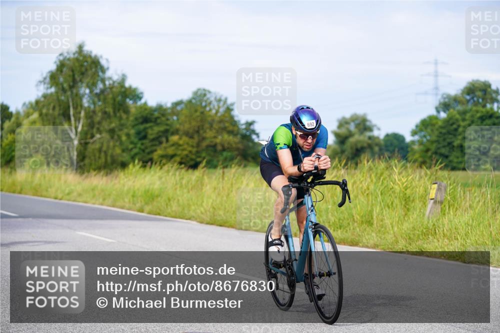 31.08.2025 - Elbe Triathlon Hamburg Michael Burmester http://msf.ph/oto/8676830 31.08.2025 10:25:43 Radfahren 692, 948, 1054, 1133 meine-sportfotos.de