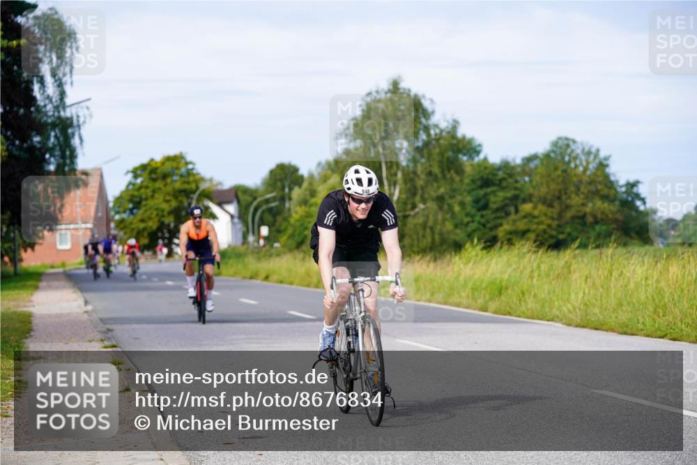 31.08.2025 - Elbe Triathlon Hamburg Michael Burmester http://msf.ph/oto/8676834 31.08.2025 10:25:44 Radfahren 692, 948, 1054, 1133 meine-sportfotos.de