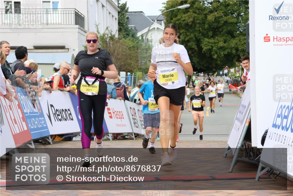 31.08.2025 - 21. Blankeneser Heldenlauf Strokosch-Dieckow http://msf.ph/oto/8676837 31.08.2025 10:33:25 Ziel 2011, 2044, 2126, 2640, 2639, 2220, 2221 meine-sportfotos.de