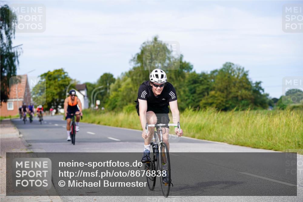 31.08.2025 - Elbe Triathlon Hamburg Michael Burmester http://msf.ph/oto/8676838 31.08.2025 10:25:44 Radfahren 692, 948, 1054, 1133 meine-sportfotos.de