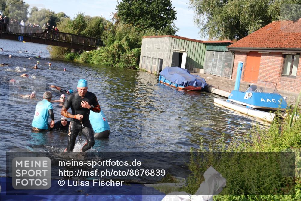 31.08.2025 - Elbe Triathlon Hamburg Luisa Fischer http://msf.ph/oto/8676839 31.08.2025 09:11:08 Schwimmen 428, 557, 574 meine-sportfotos.de