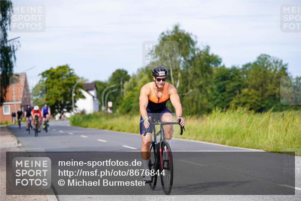 31.08.2025 - Elbe Triathlon Hamburg Michael Burmester http://msf.ph/oto/8676844 31.08.2025 10:25:45 Radfahren 692, 948, 973, 1054, 1060, 1133 meine-sportfotos.de