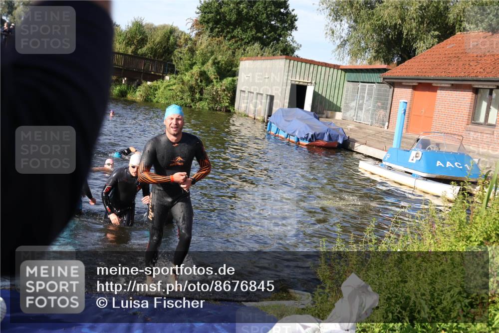 31.08.2025 - Elbe Triathlon Hamburg Luisa Fischer http://msf.ph/oto/8676845 31.08.2025 09:11:09 Schwimmen 557, 574 meine-sportfotos.de