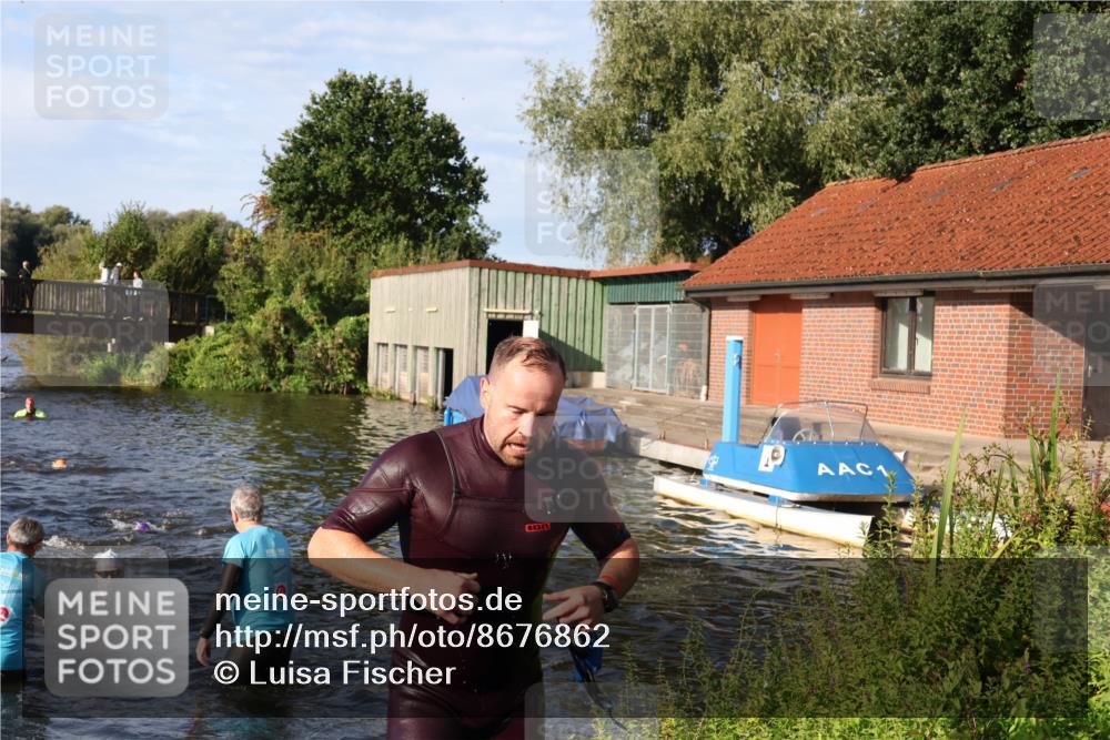 31.08.2025 - Elbe Triathlon Hamburg Luisa Fischer http://msf.ph/oto/8676862 31.08.2025 09:11:29 Schwimmen 576, 588, 614, 652 meine-sportfotos.de